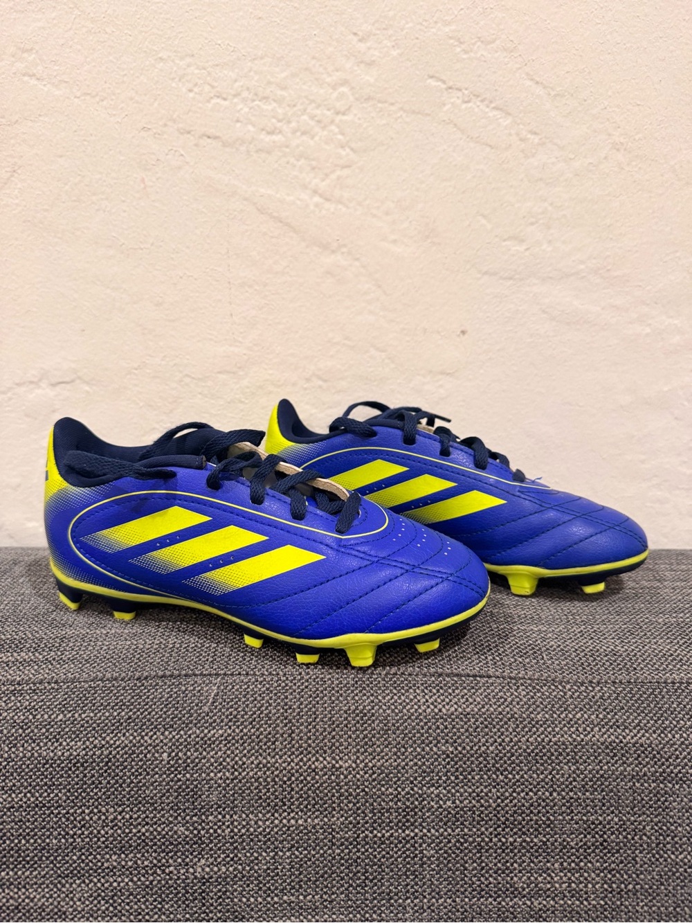 Adidas Goletto Youth multi-ground Soccer cleats. Sz Y13.5. Lucid blue/Lemon.